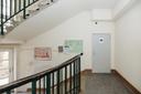 10_LAAER-BERG-STRASSE 166_2_1-Stiegenhaus.jpg